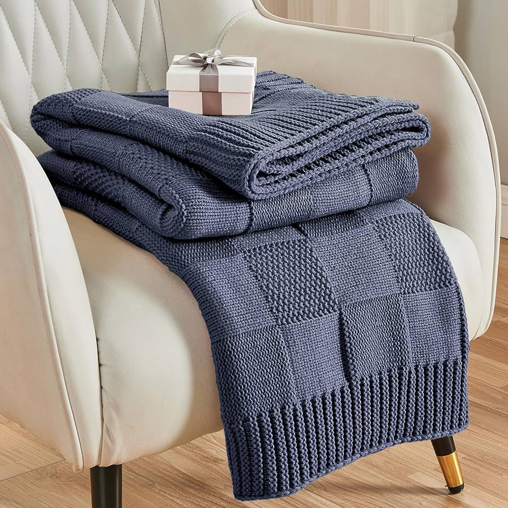 Retro Blanket – Bold Style Meets Everyday Comfort