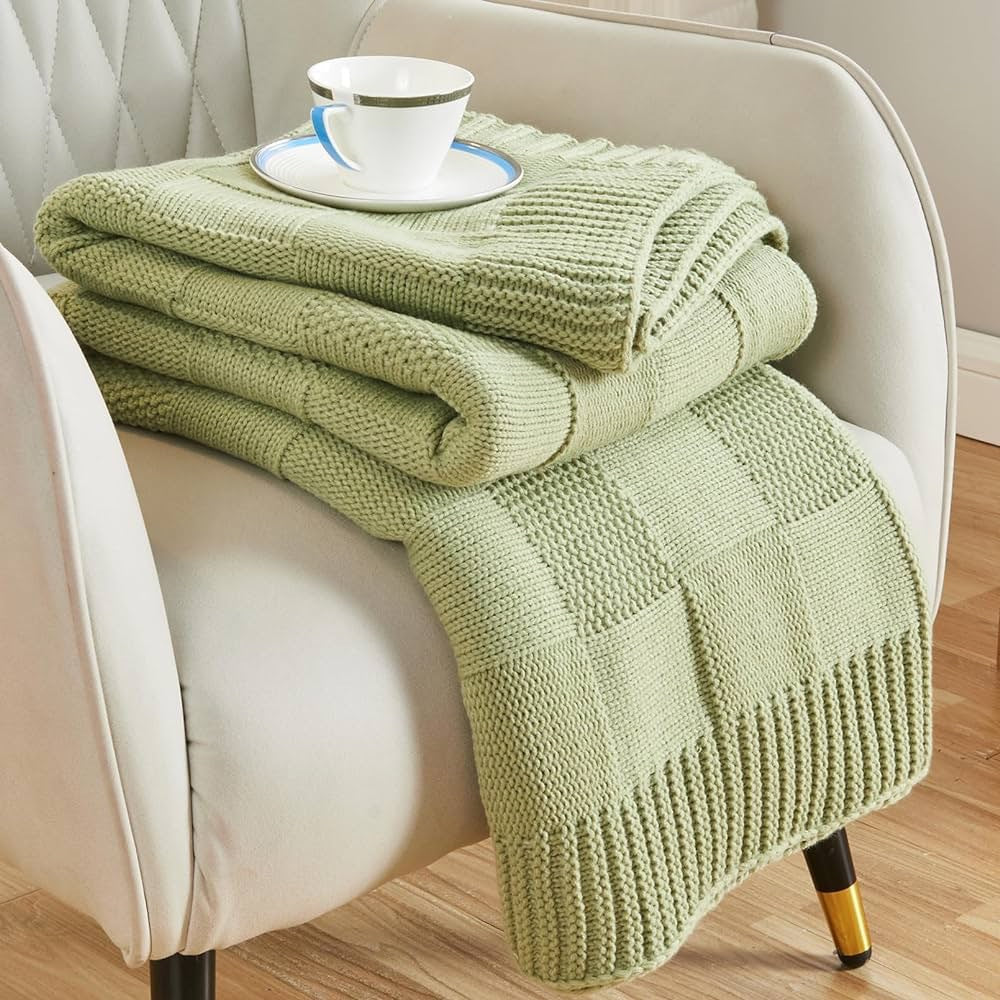 Retro Blanket – Bold Style Meets Everyday Comfort
