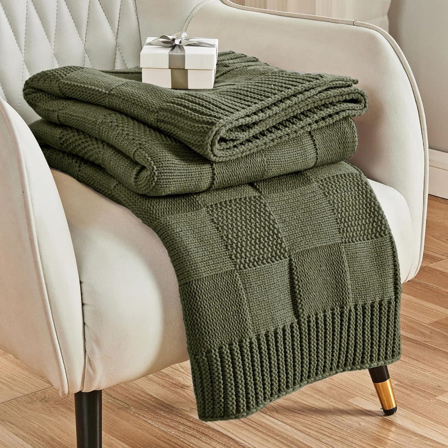 Retro Blanket – Bold Style Meets Everyday Comfort