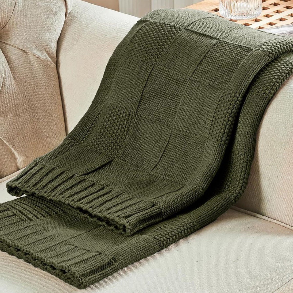 Retro Blanket – Bold Style Meets Everyday Comfort